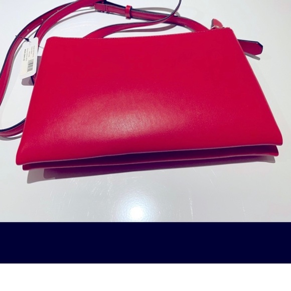 Guess crossbody purse-NWT - Picture 4 of 10